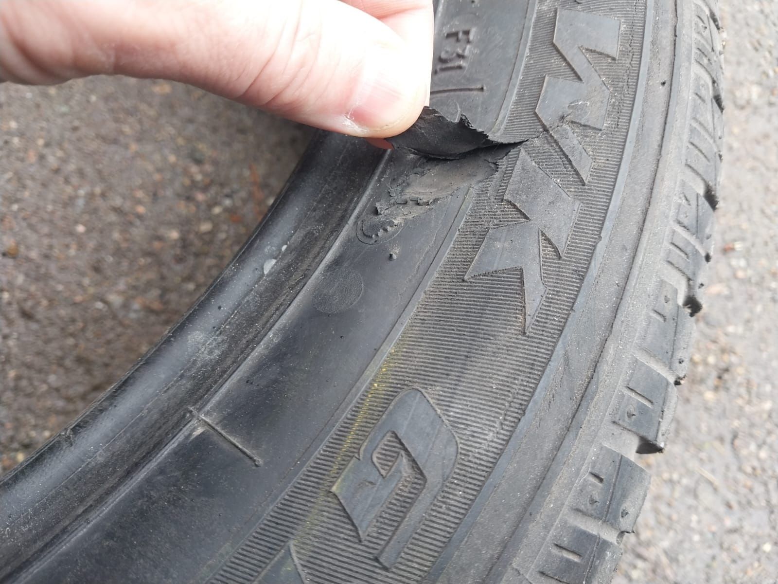 2 шины летние Firestone.