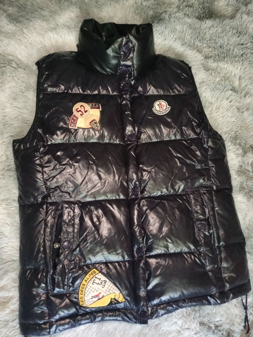 Жилетка от moncler