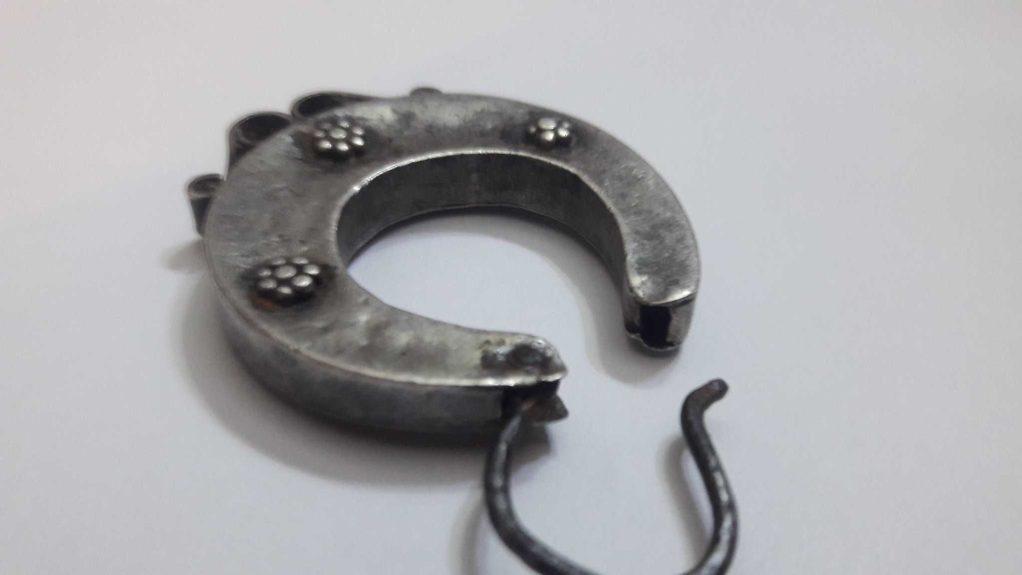Старая бабушкина серьга из серебра. Частник.