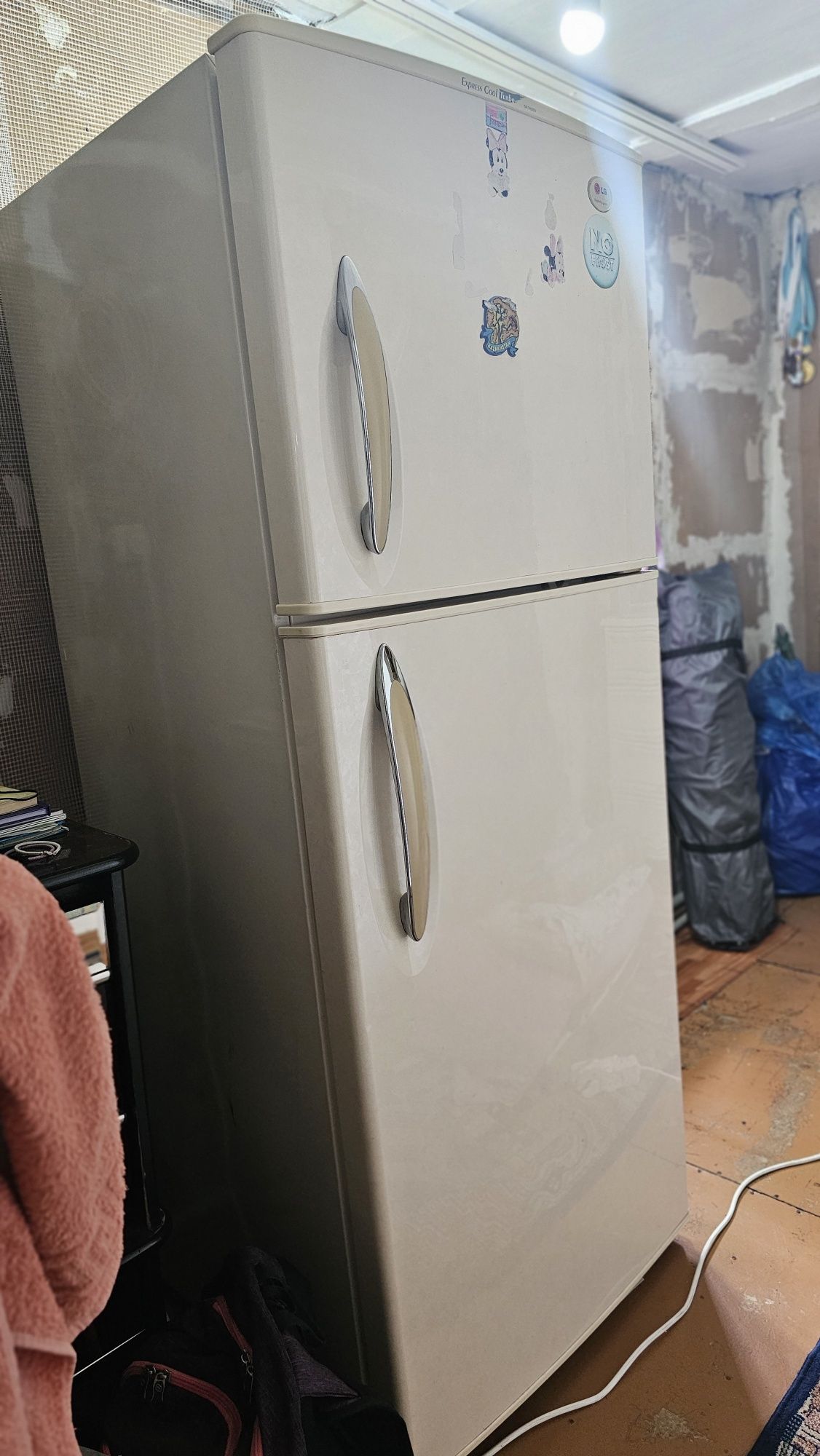 Холодильник LG ( бежовый)