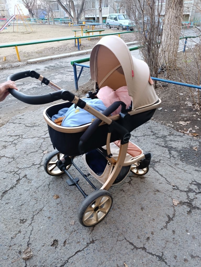 Продам коляску Амели