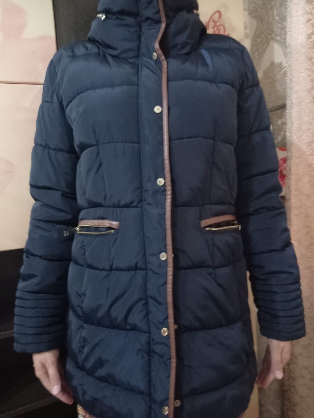 Продам куртку женскую
