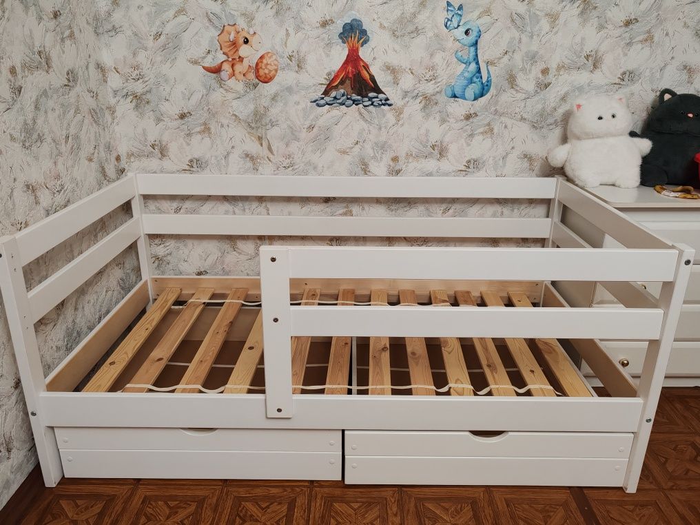 Продам детскую кровать 160*80