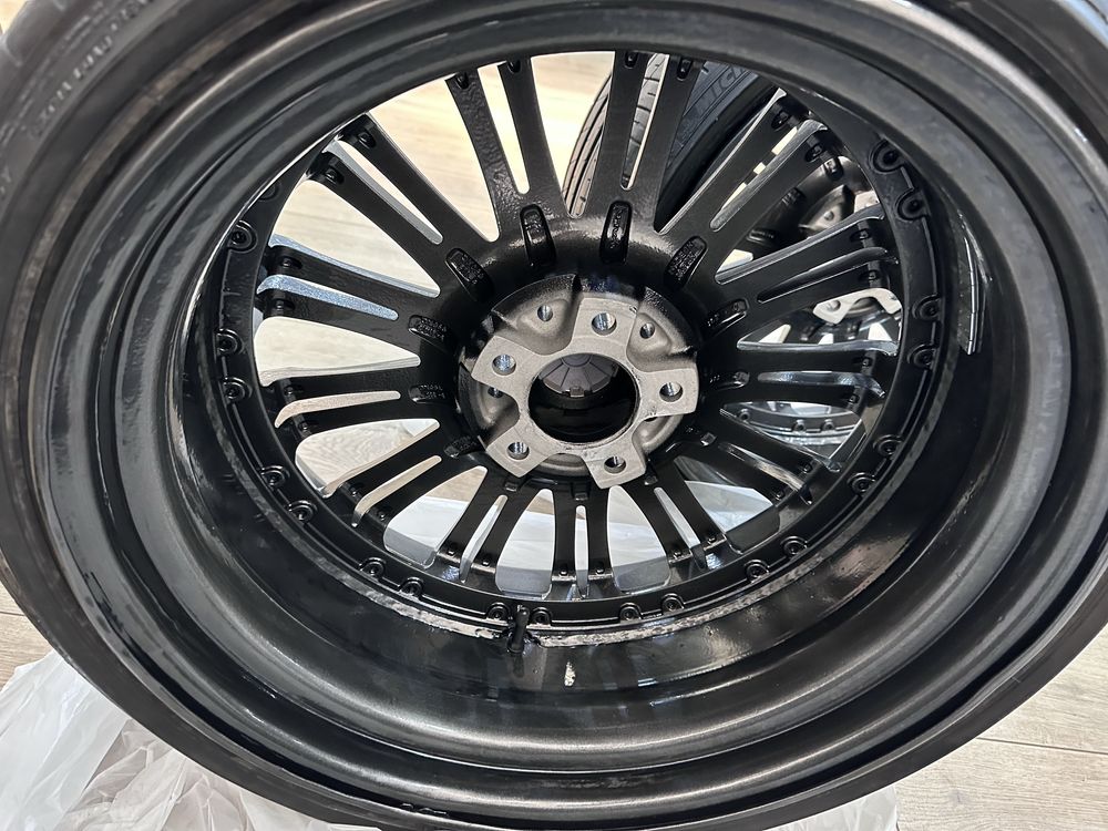 Диски с резиной разноширокие r20 Michelin в отличном состояние