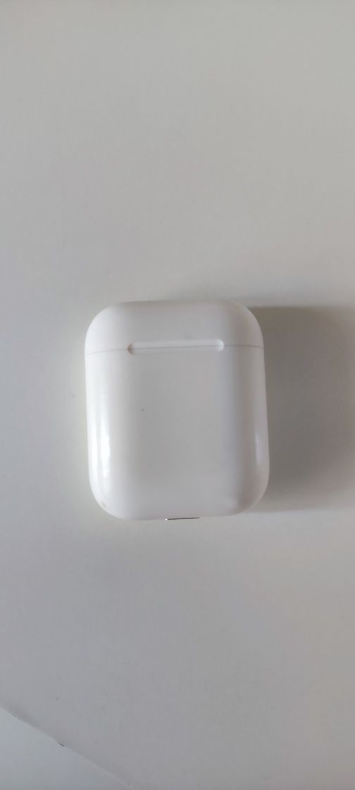 Продам оригинал кейс от airpods 2