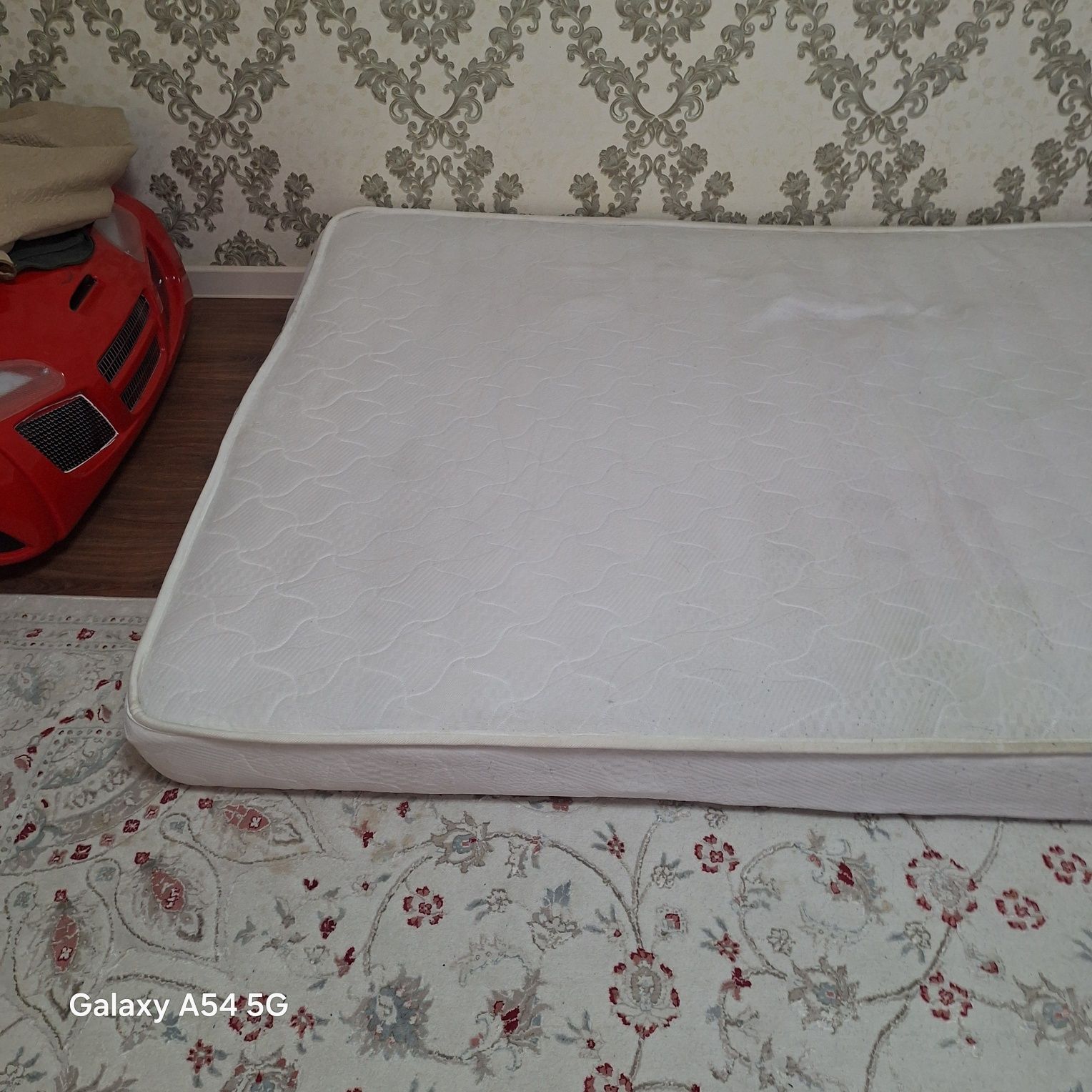 Продам Матрац 200см х 160см