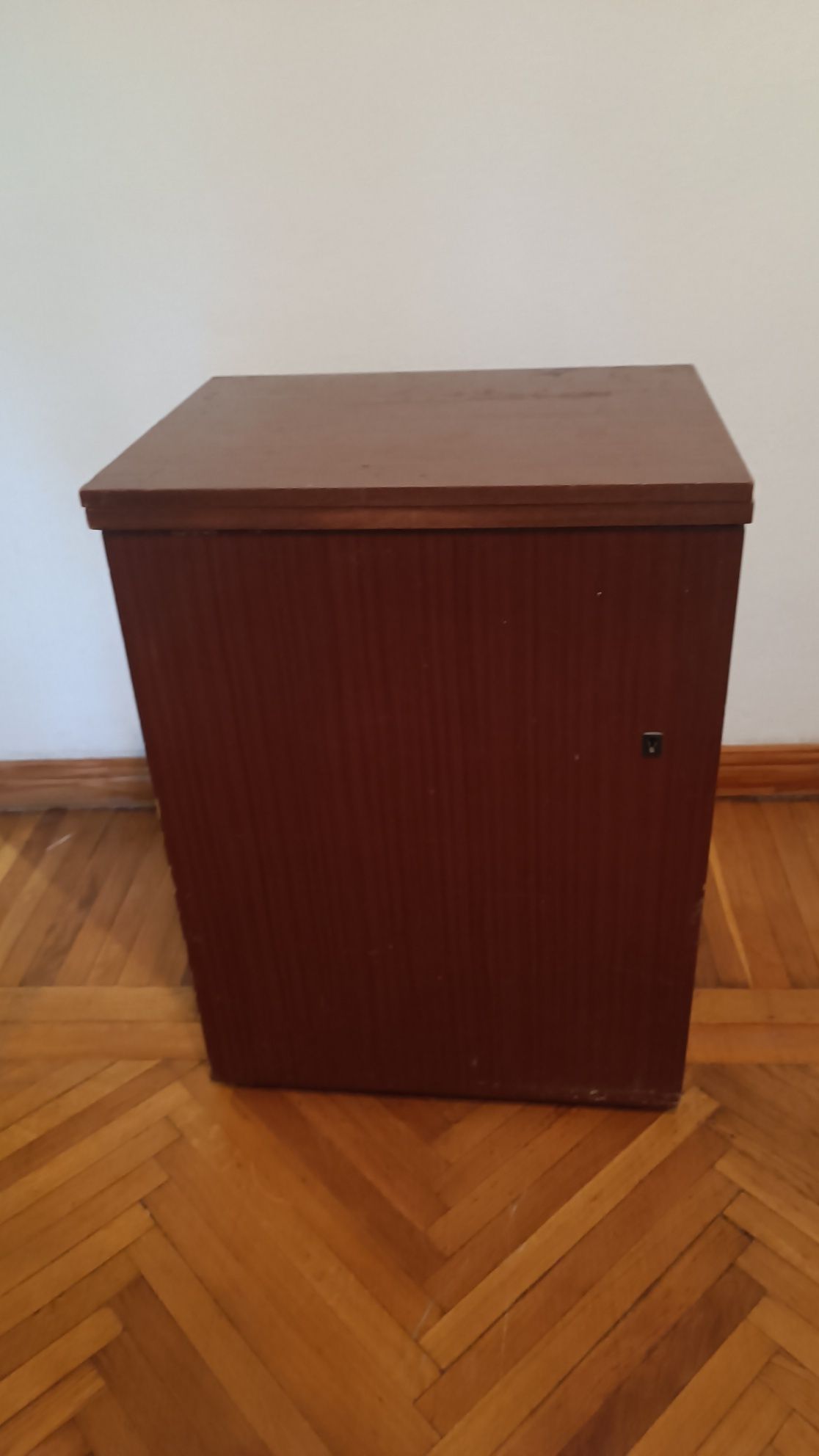 Срочно продам Швейную машинку Подольск 142 (б/у)