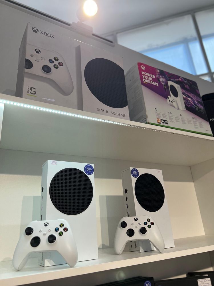 Xbox Series S в отличном состояние