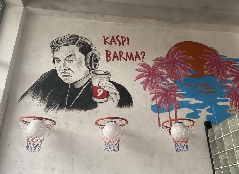 Художник , роспись стен