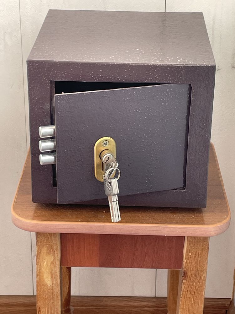 Сейф продаи новый
