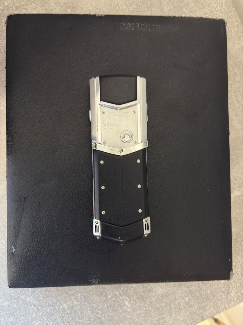 Продам Vertu Signature