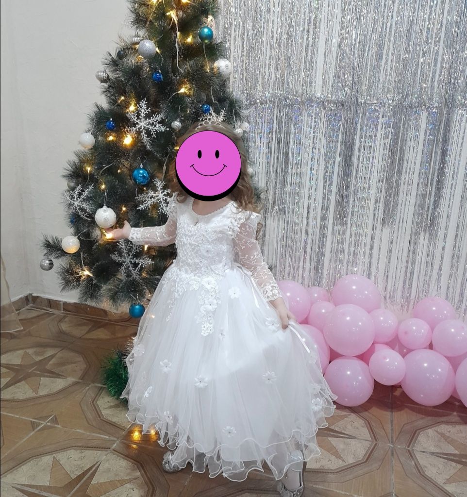 Продам децкие платья 4-5-6 лет