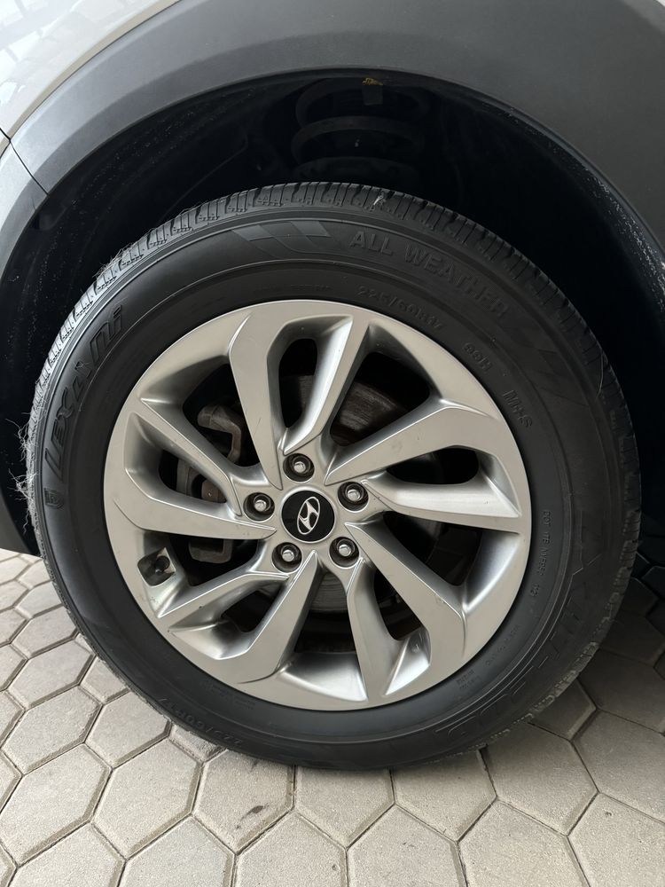 Продам диски с летней резиной R17 (оригинал Hyundai Tucson)