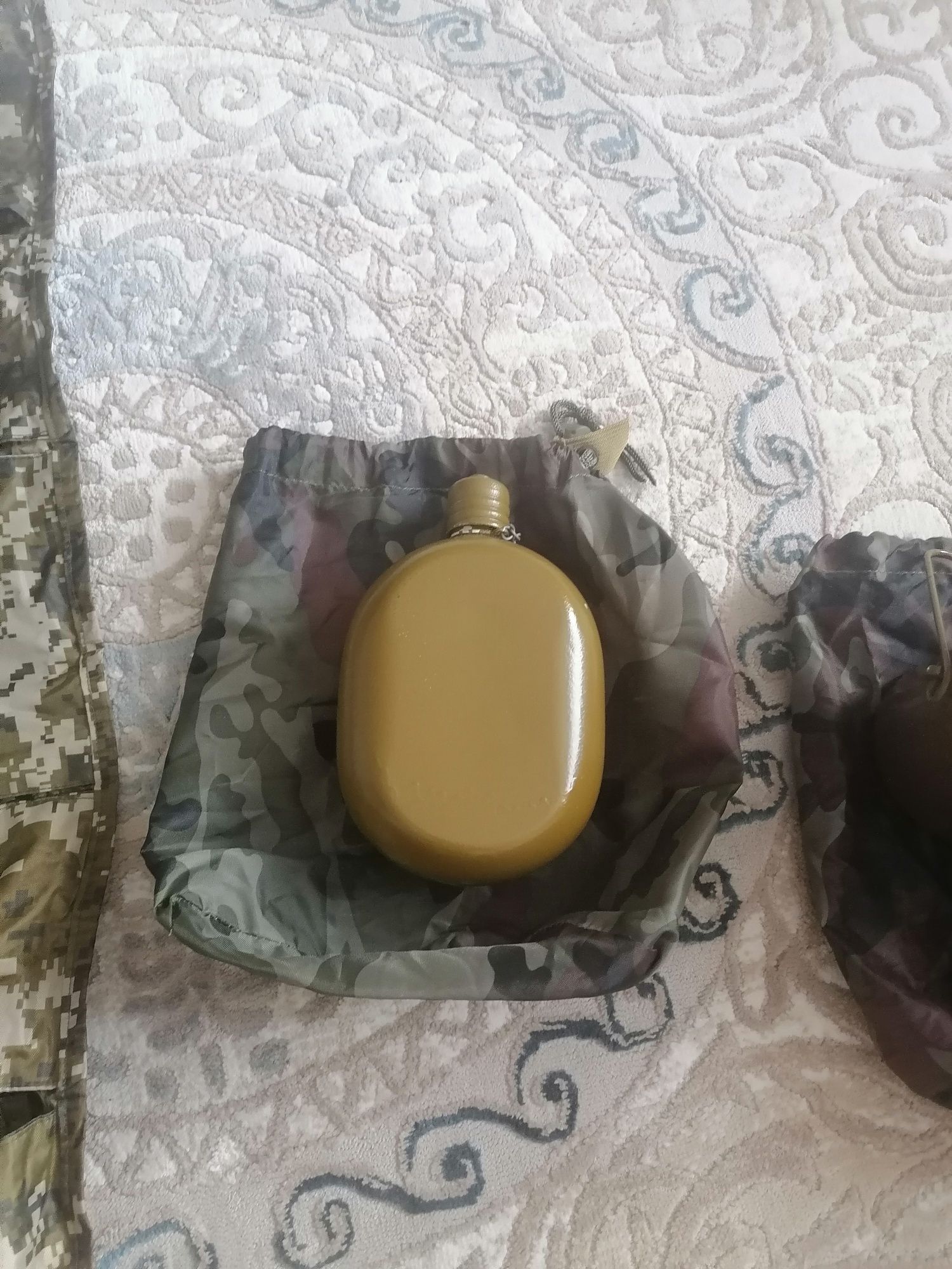 Дешево отдам армейский котелок и флягу