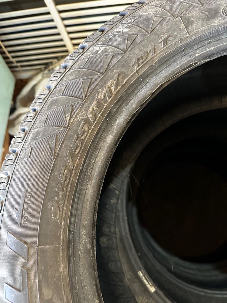 Продам шины Pirelli б/у размер 225/55 R17