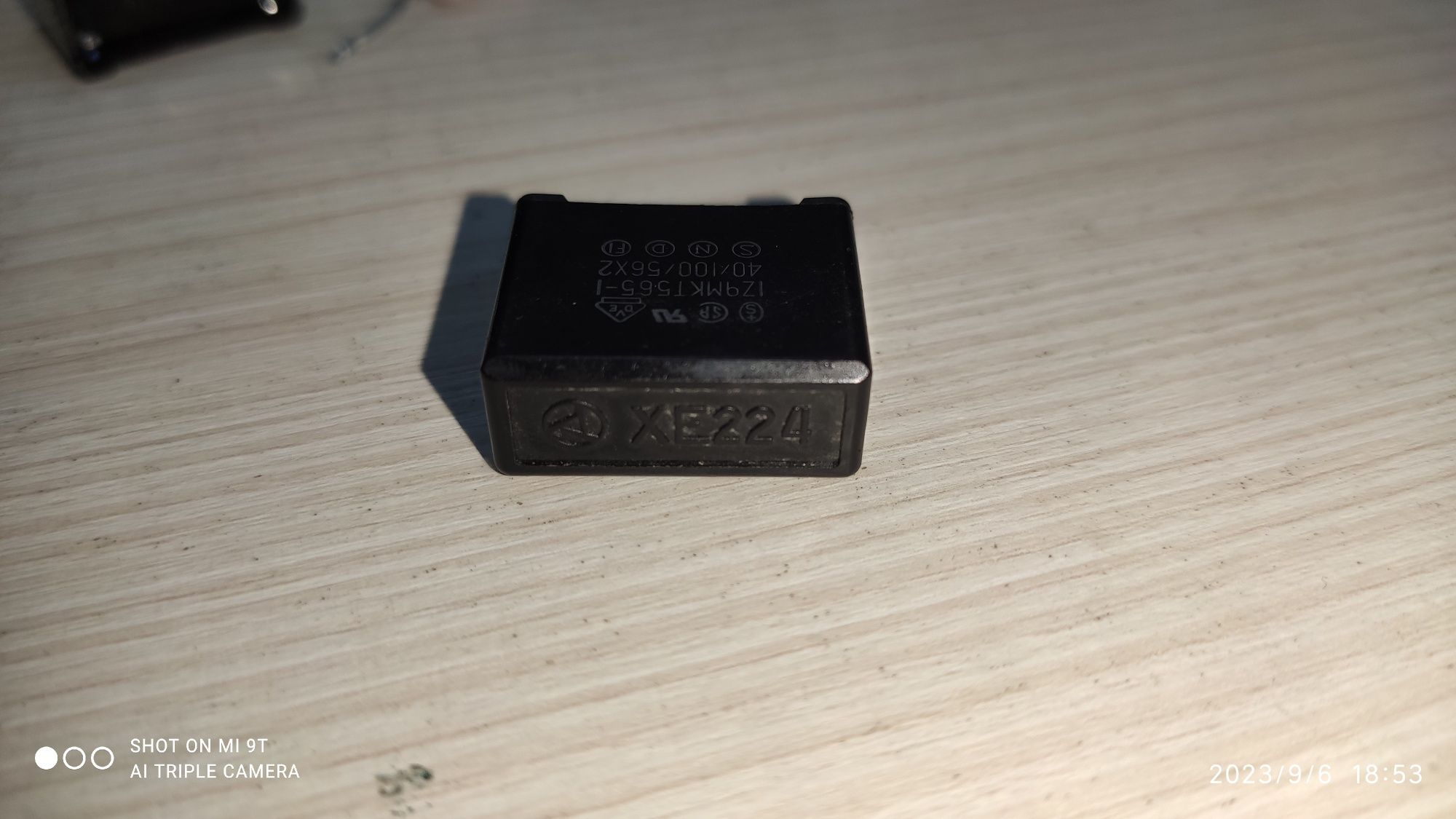 Двухконтактный Конденсатор 1Z9MKT565-1