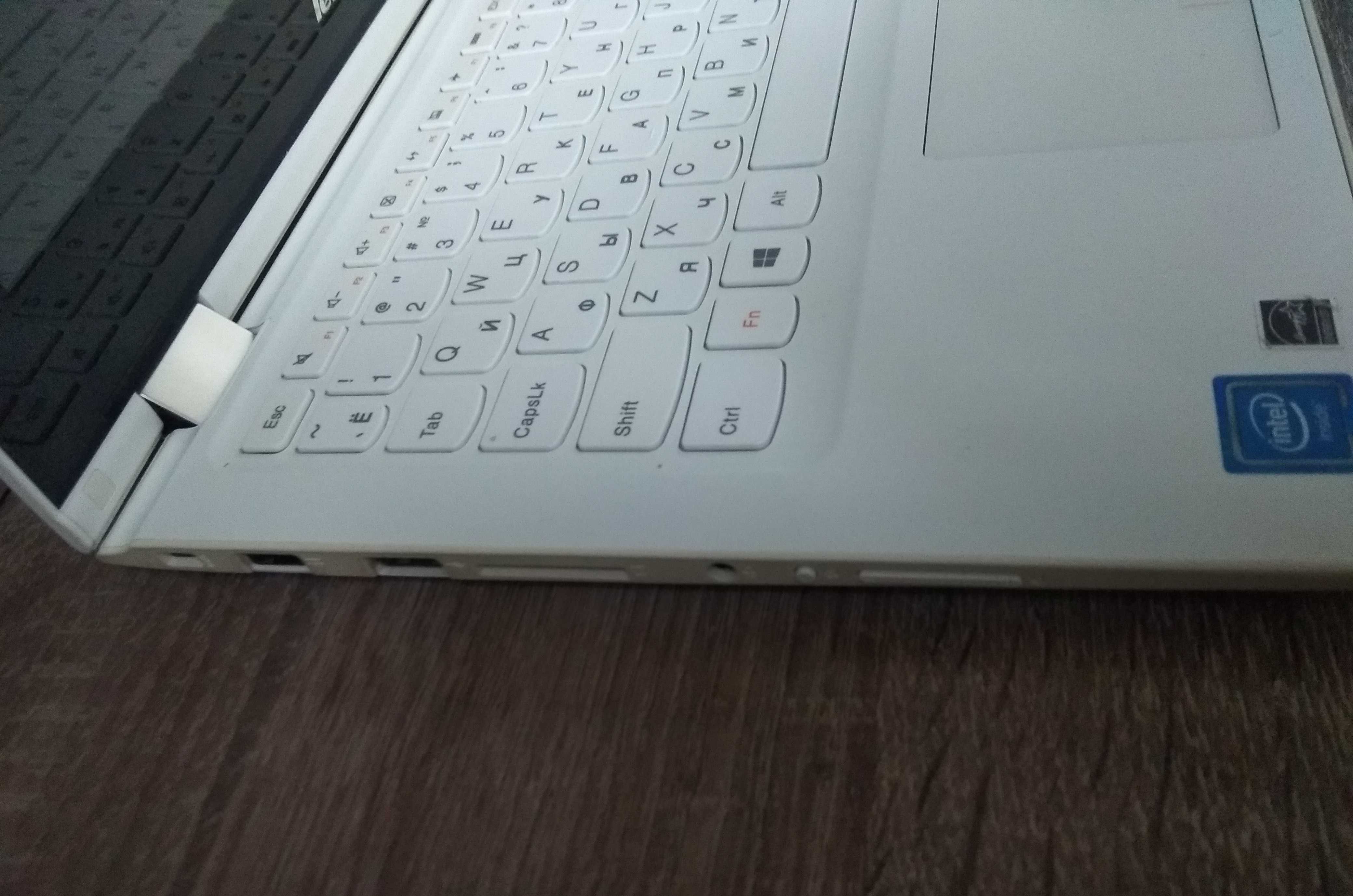 Продам ноутбук Lenovo Yoga с коробкой