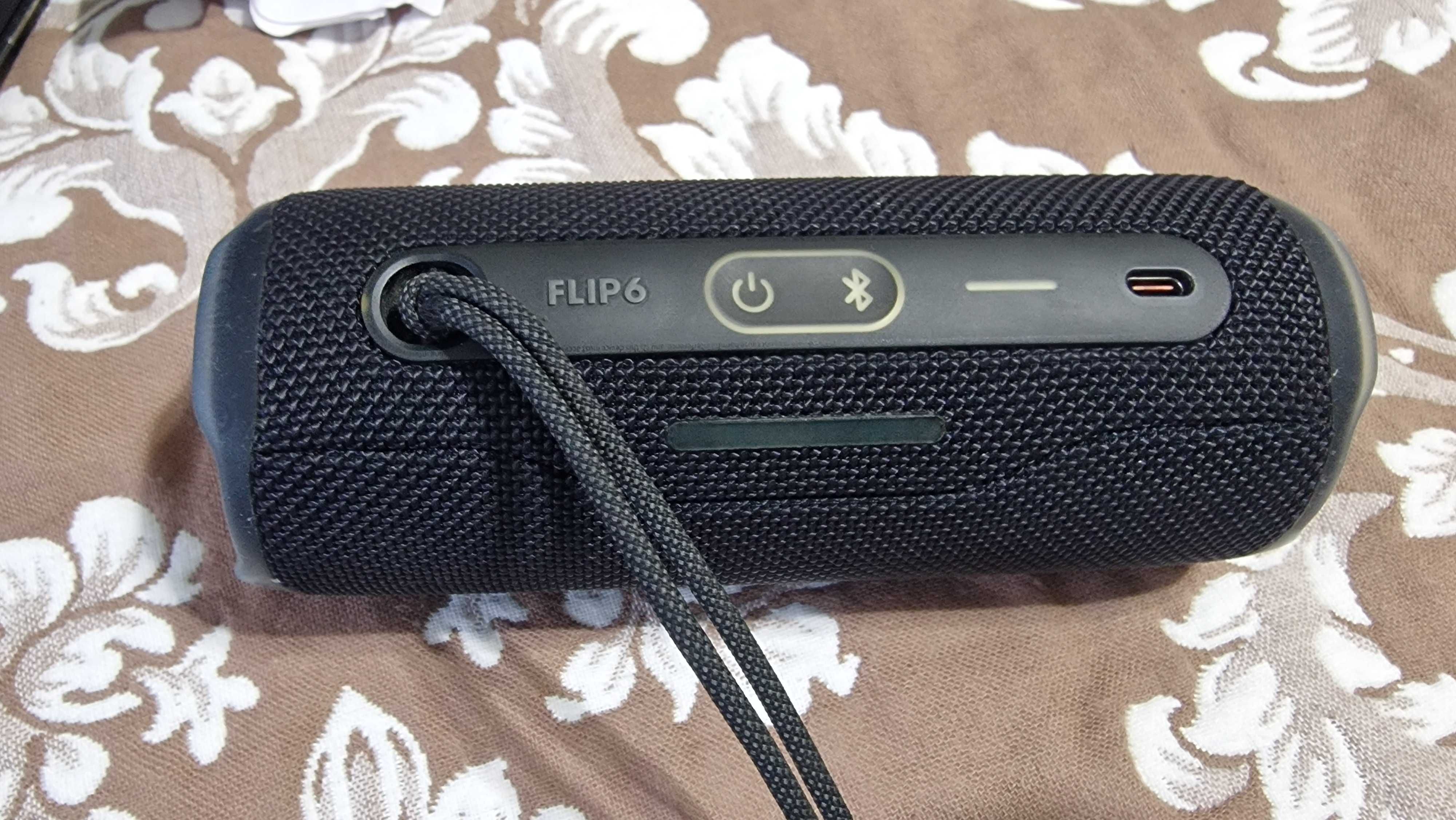 Продам портативная колонка JBL Flip 6 черные