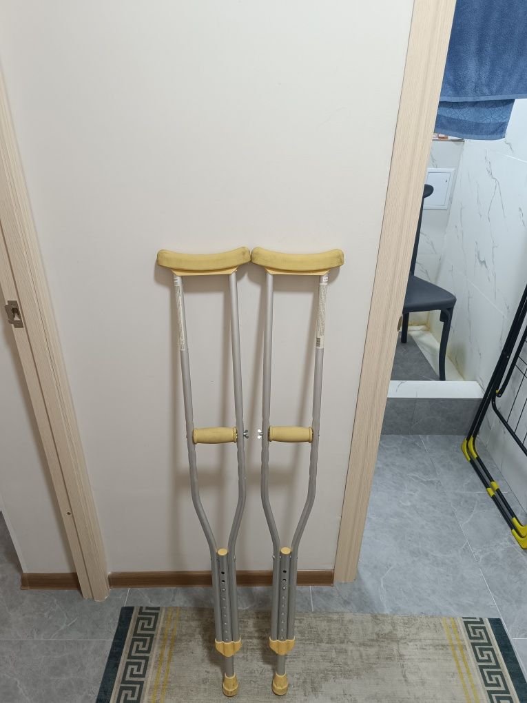 Продам костыли размер М