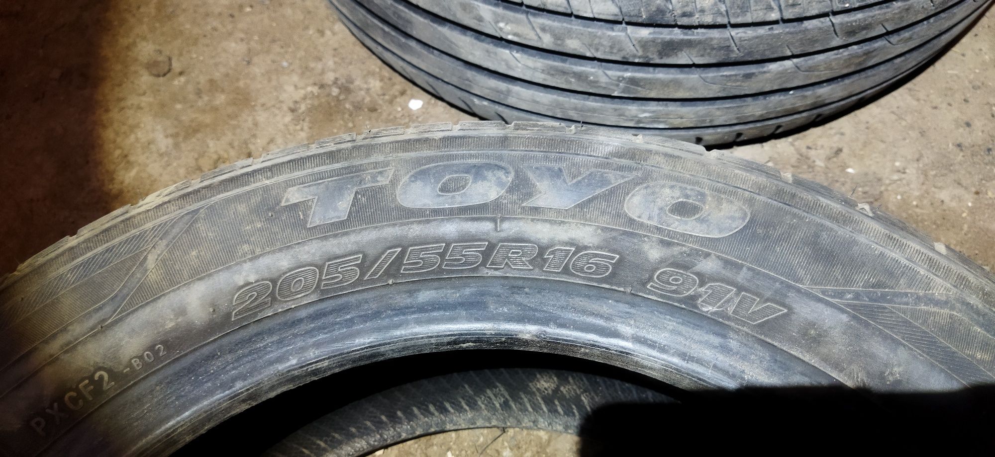 Продам 2 резины 205/55R16