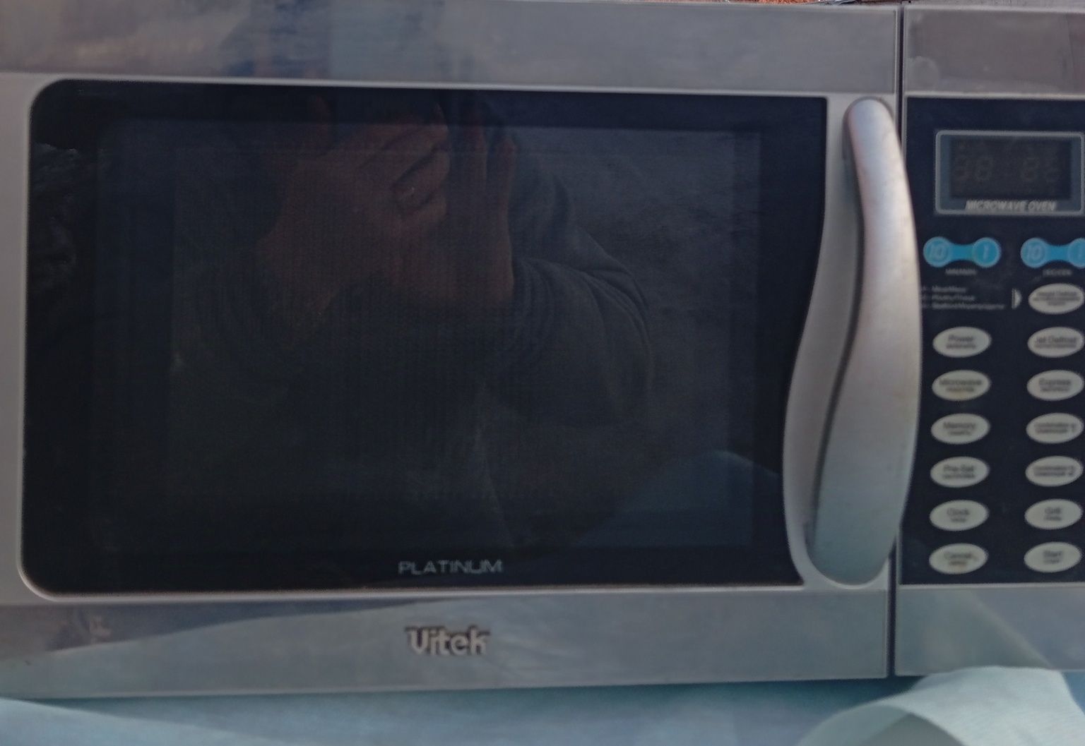 Продам микроволновку Vitek -18500