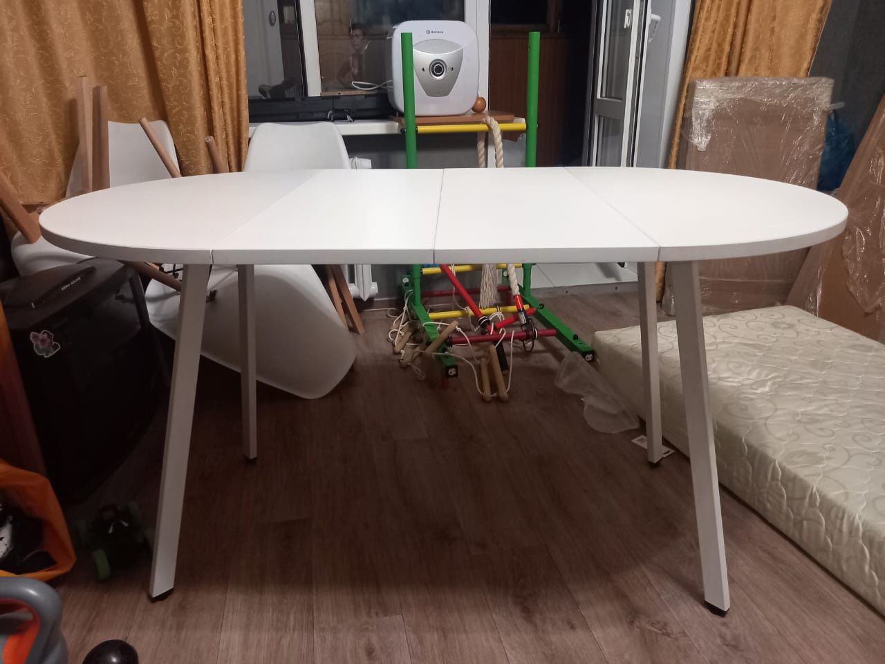 Продаю стол кухонный раздвижной белый