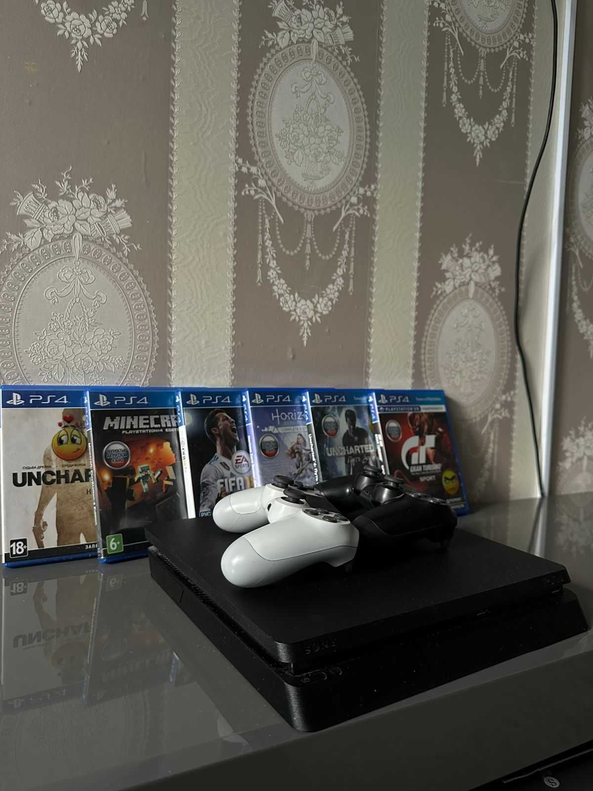 Playstation 4 slim