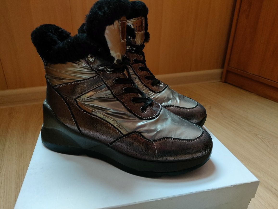 Продам зимние ботинки дутики