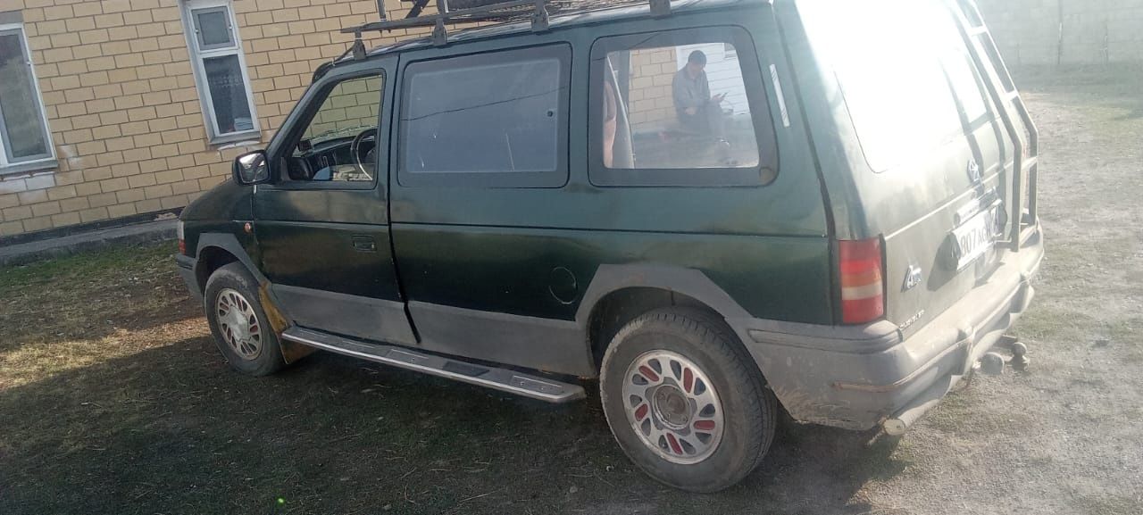 Продам семейный автомобиль