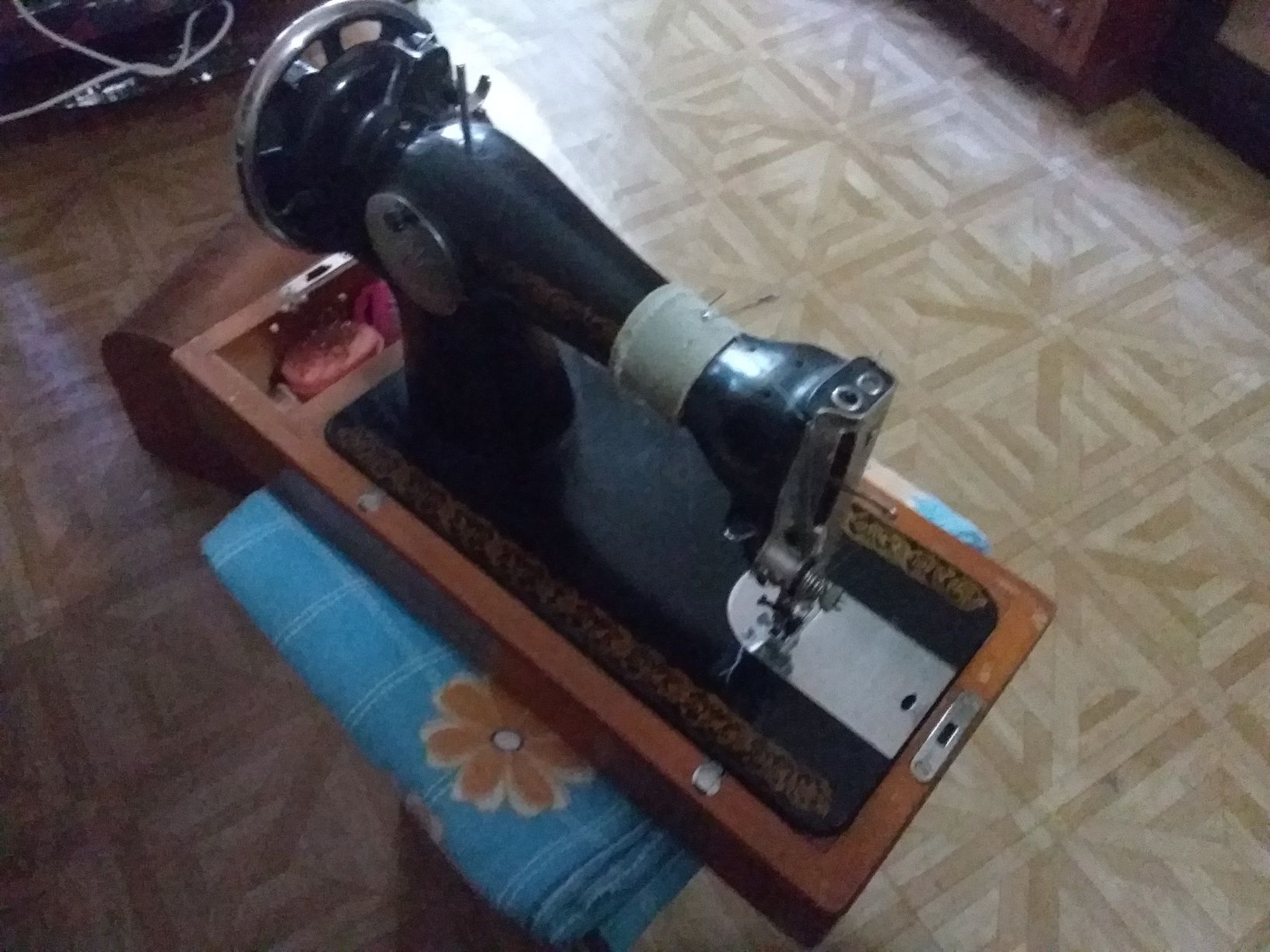 Продам швейная машинку.