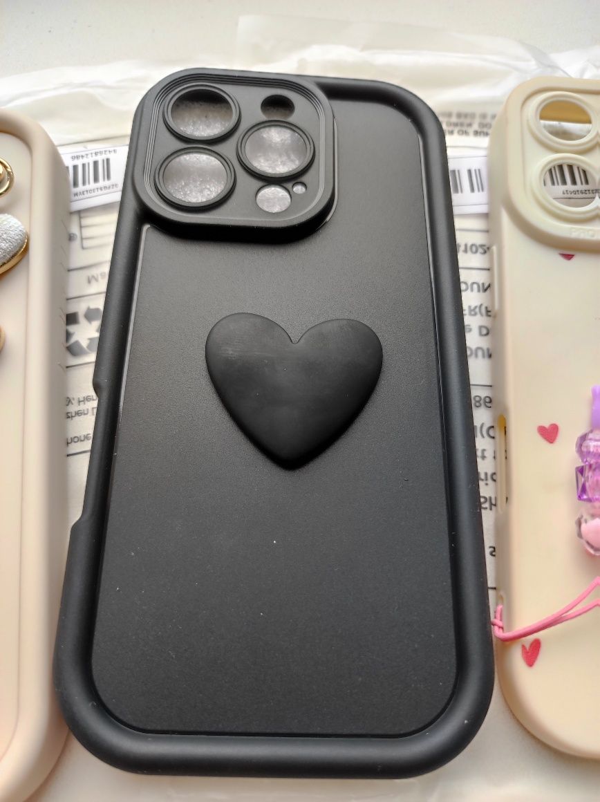 Чехлы на iPhone 16 pro