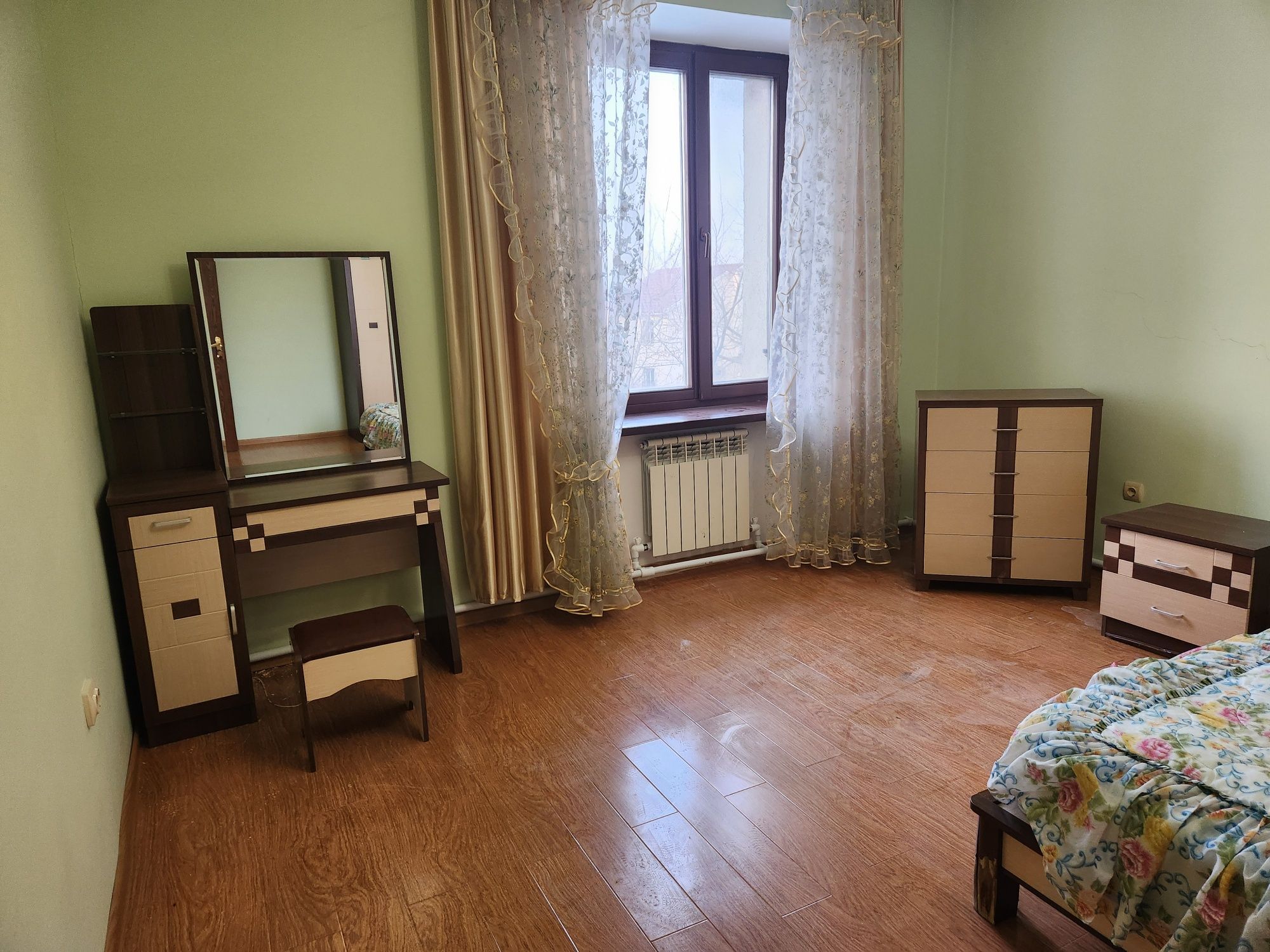Продам  спальный гарнитур