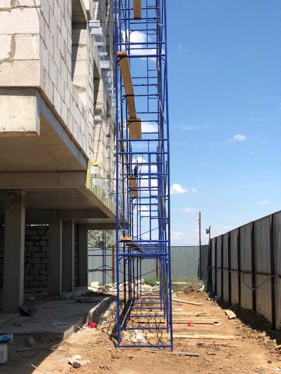 Вышка тура на колесах, Леса фасадные