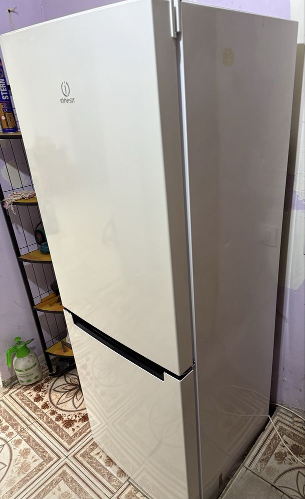 Холодильник Indesit 4160 W белый