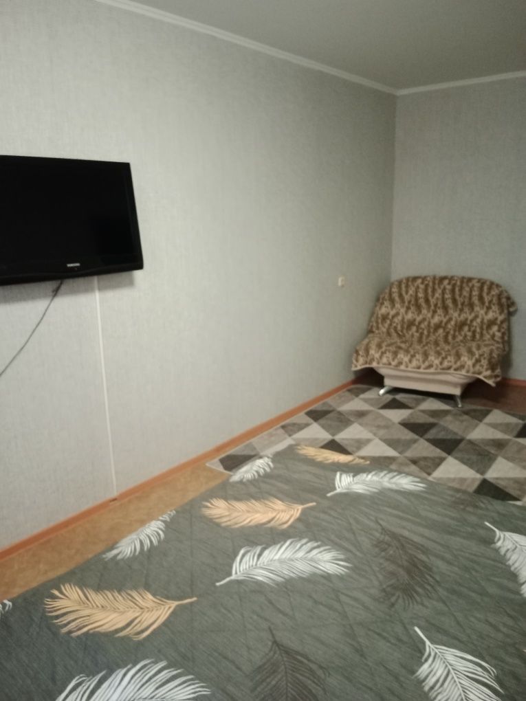 Сдам 1к.квартиру.Посуточно.почасам.алтай.хбк.8мкр.