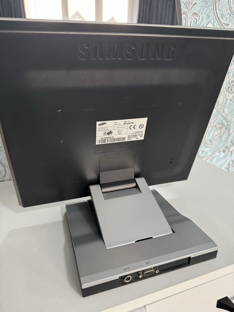 Монитор Samsung SyncMaster 172S — 17″, с кабелями, рабочий