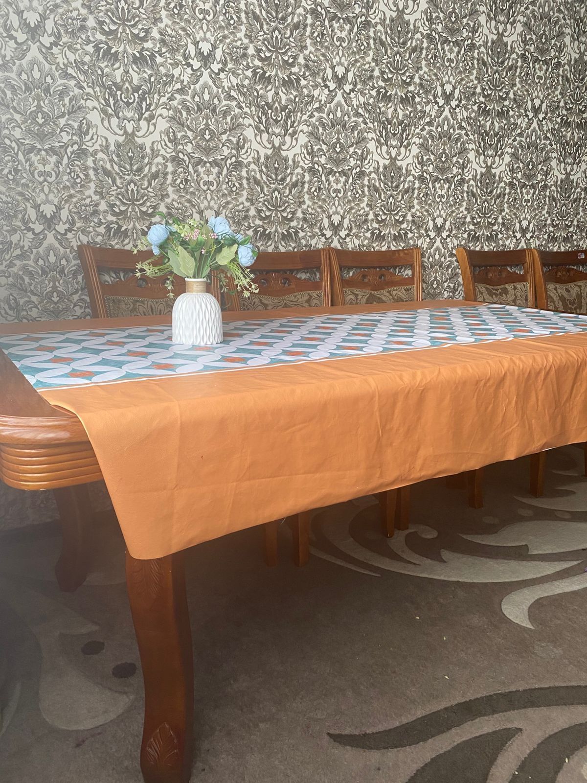 Стол и 6 стульев