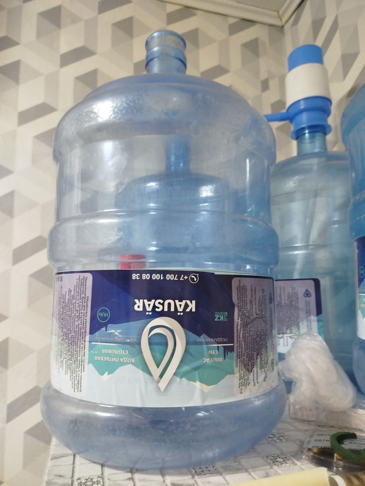 Продам бутилки 19 литров