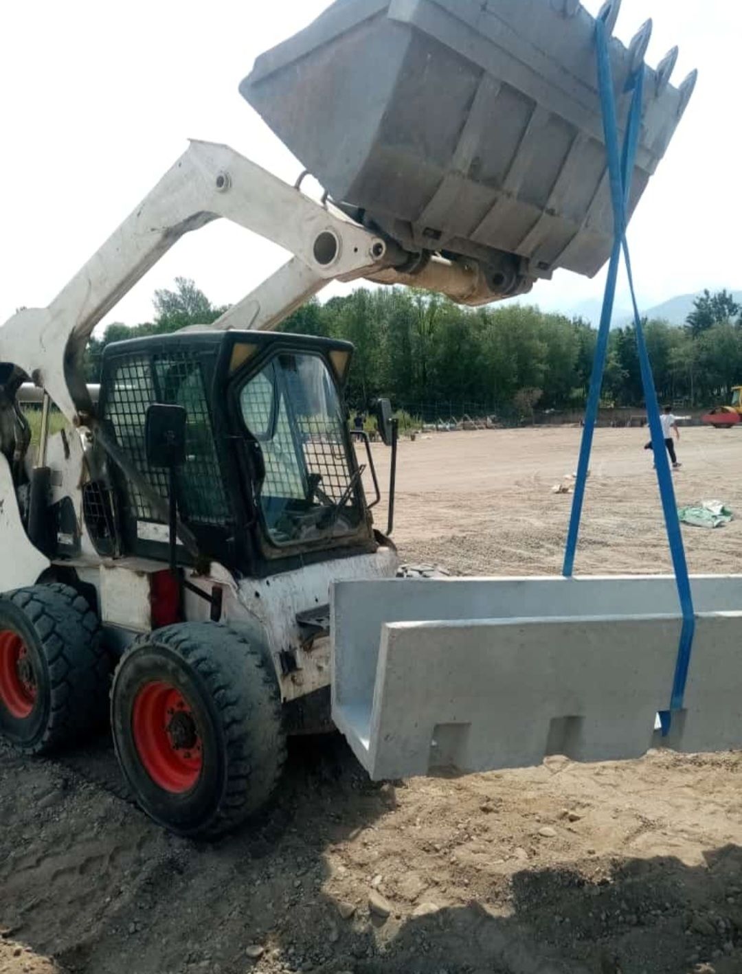 Аренда, услуги минипогрузчика BobCat S300