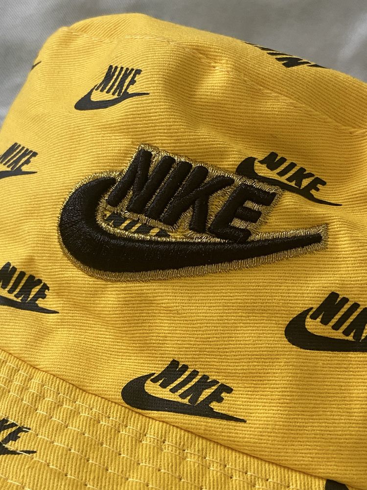 Двустороняя панама Nike