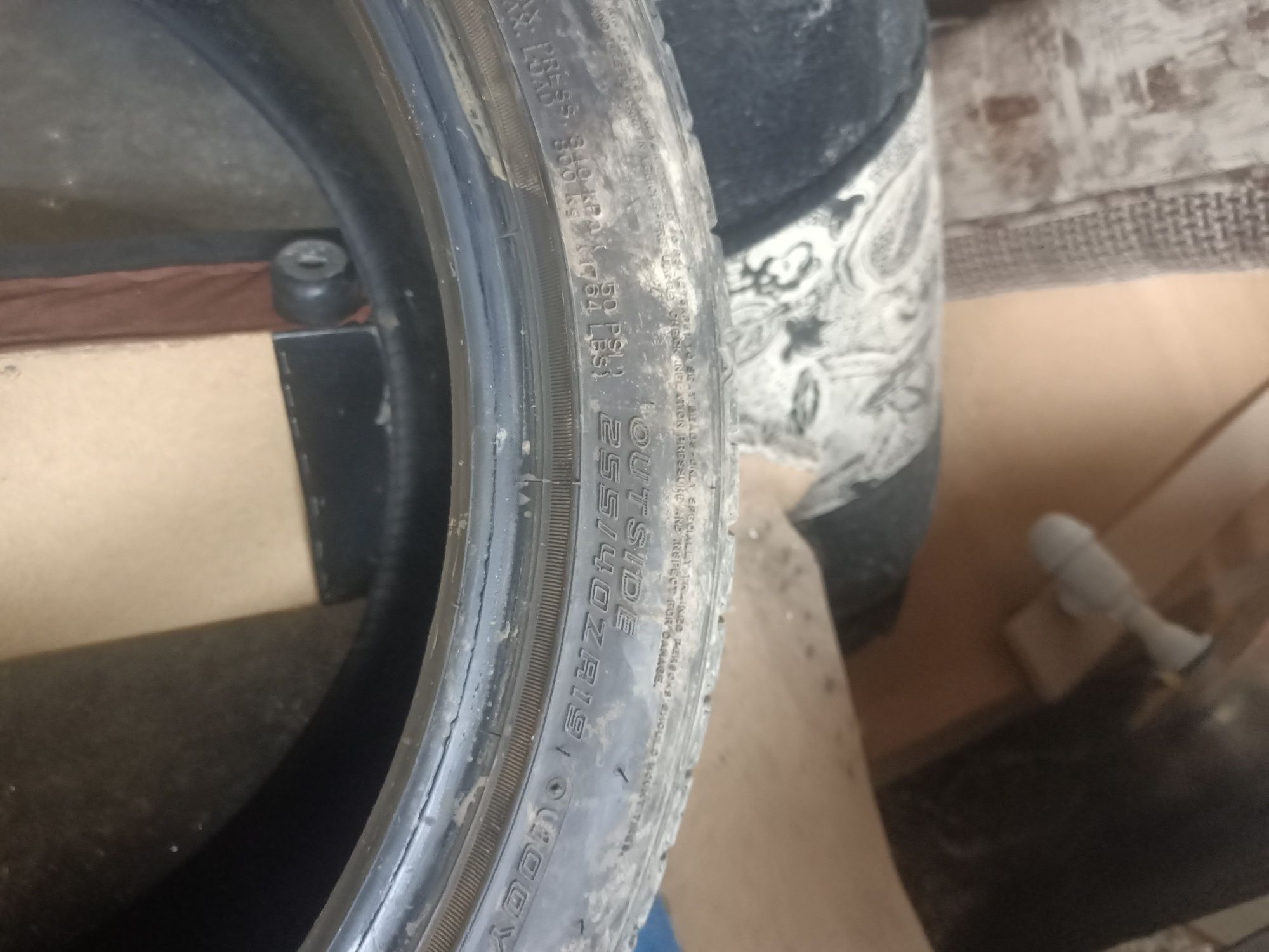 Прадам резину 255/40R19