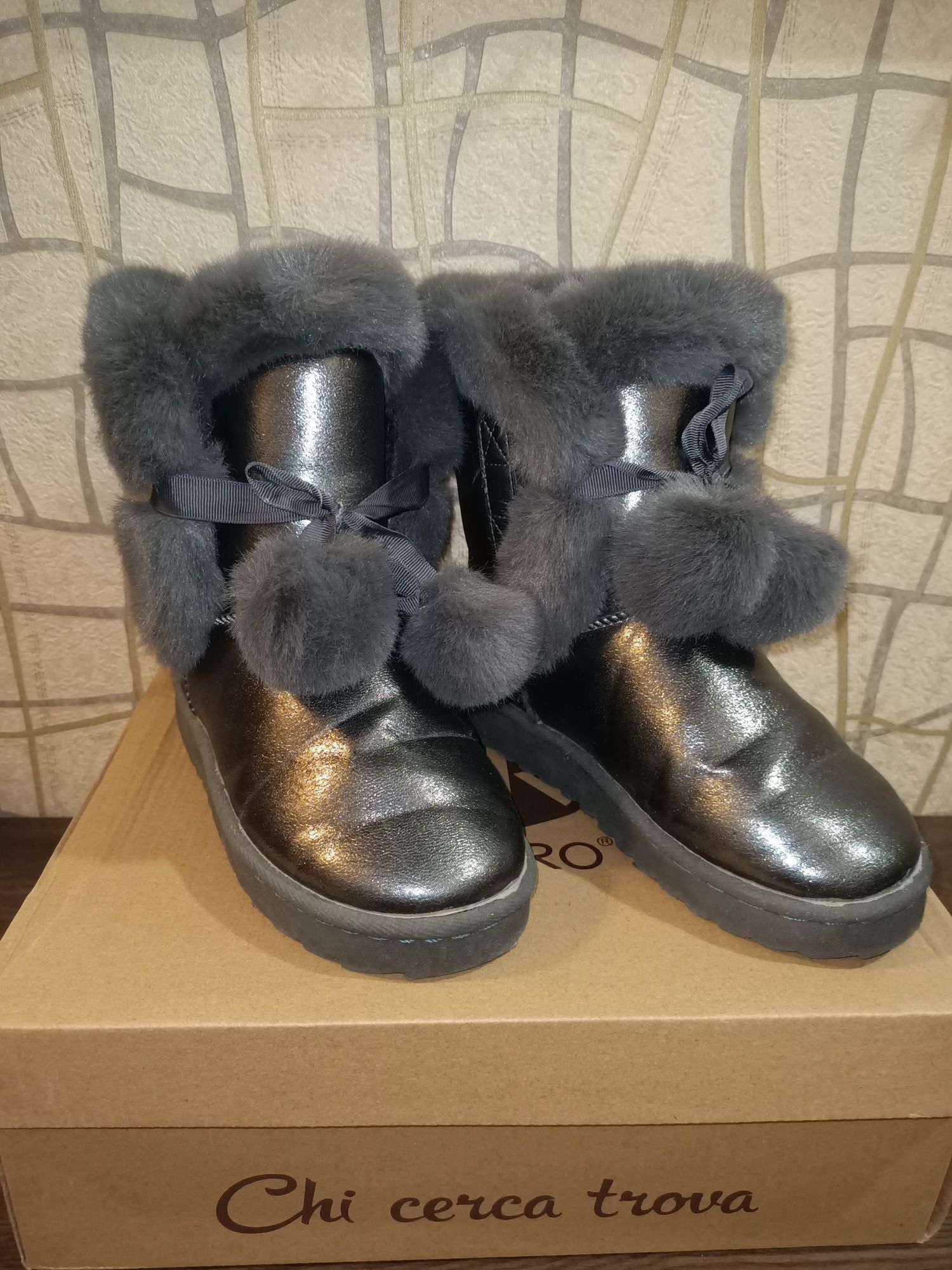 Продам детские угги
