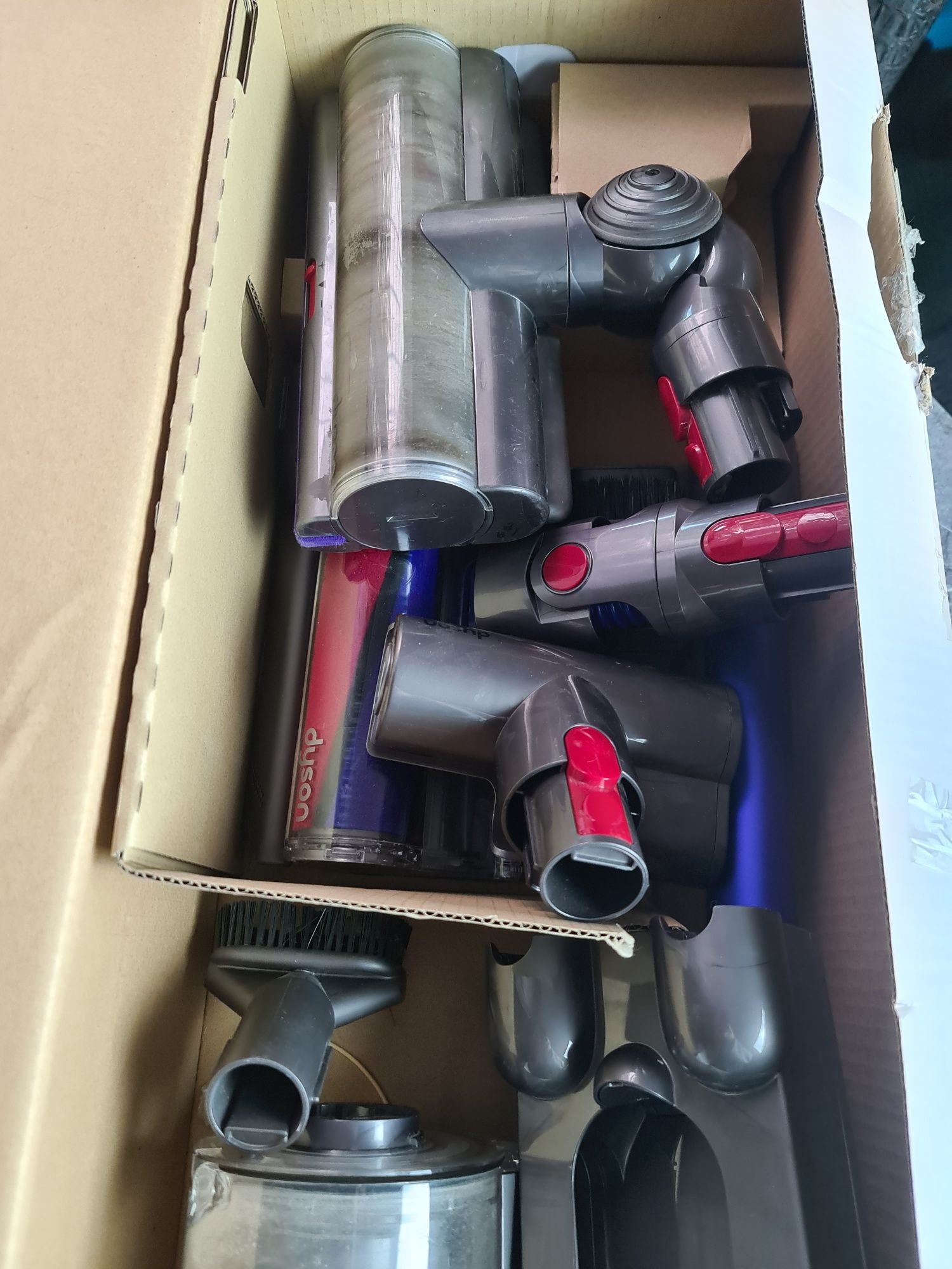Dyson Вертикальный беспроводной пылесос Dyson V11 Absolute