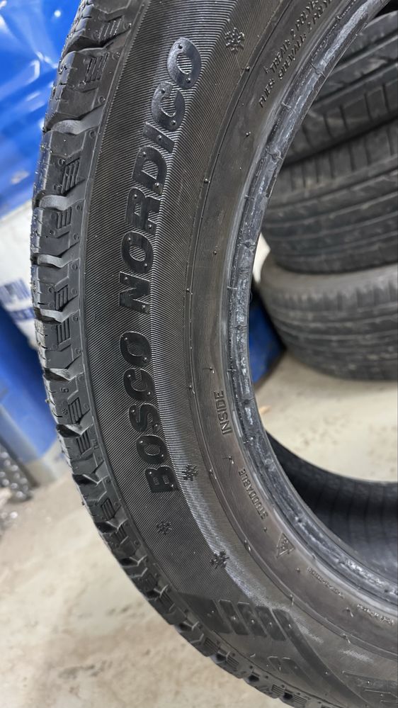 Продам зимние шипованные шины 235/55/18 в кол-ве 3штук