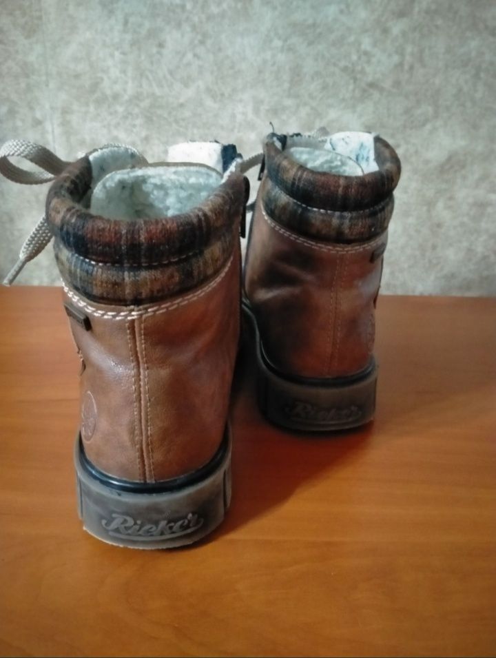 Продам женские ботинки фирмы Rieker в идеальном состоянии оригинал.