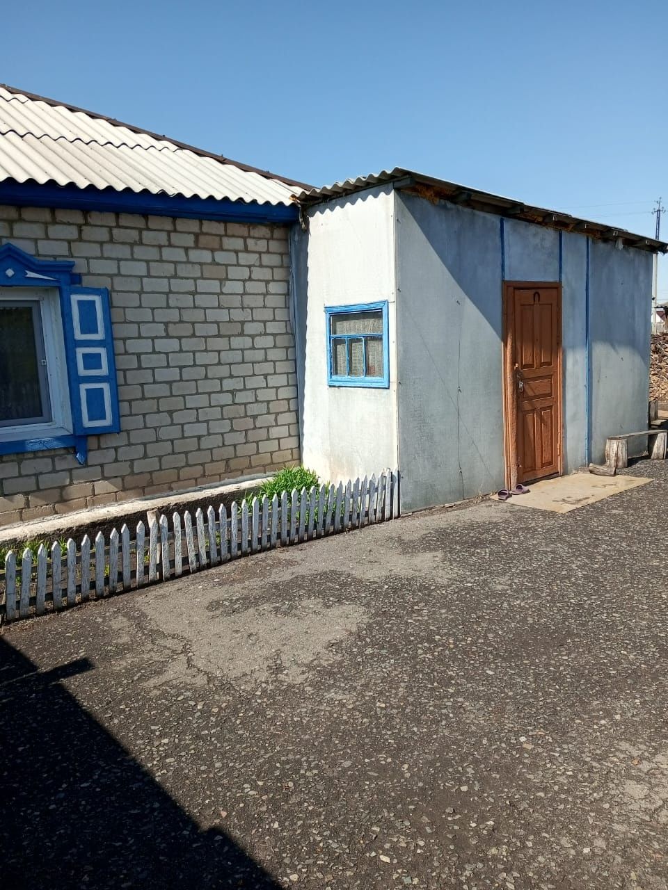 В связи с отъездом продам СРОЧНО дом в селе Новокаменка