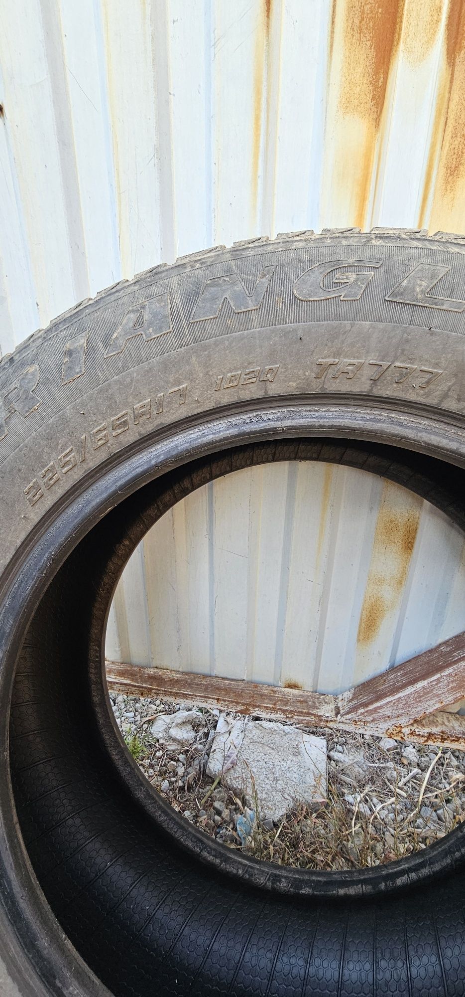 Резина зимняя Triangle 225/65 R17 в хорошем состоянии.