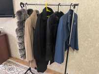 Продам пальто, платье и костьюмы