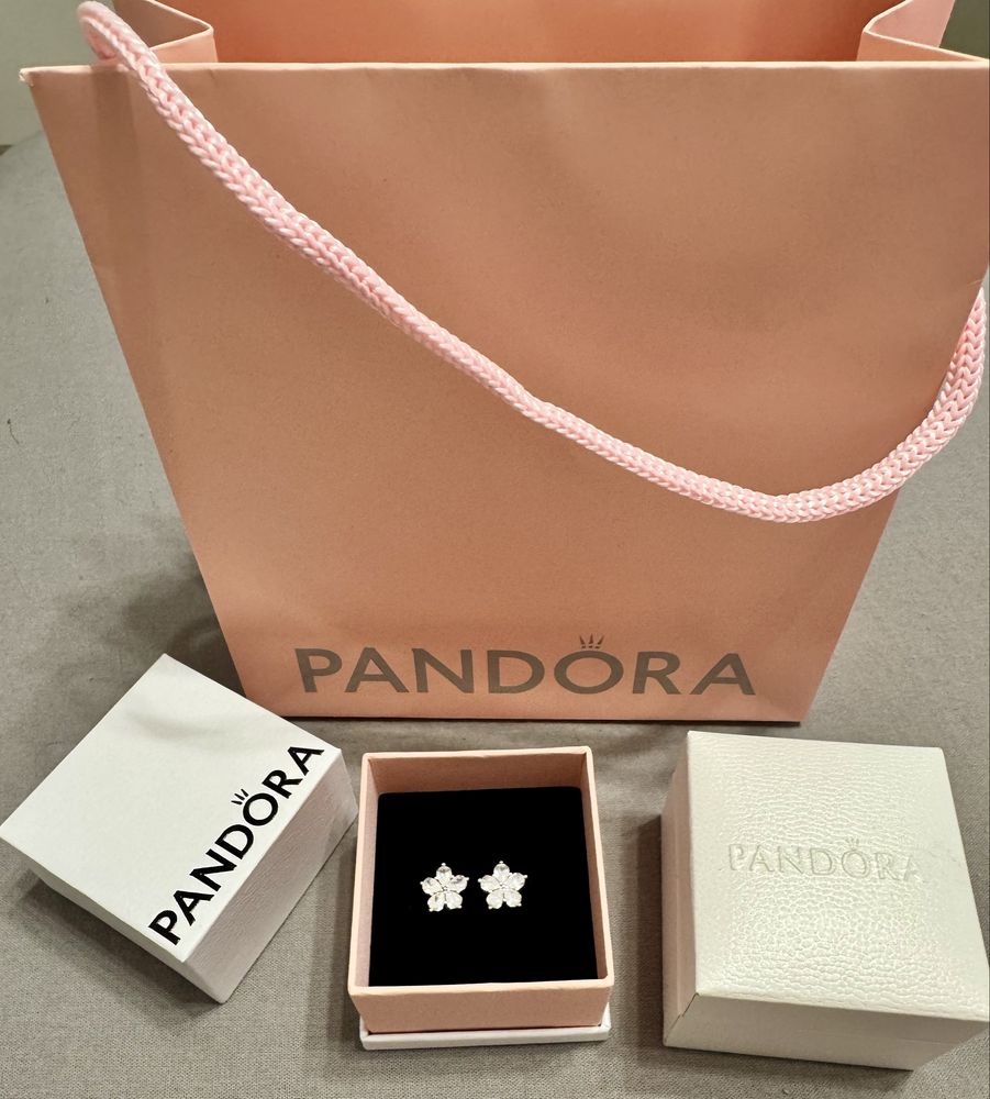 Сережки PANDORA. В Подарок: браслет с клевером!