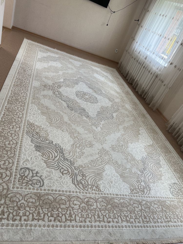 Продается ковер в хорошем состояний